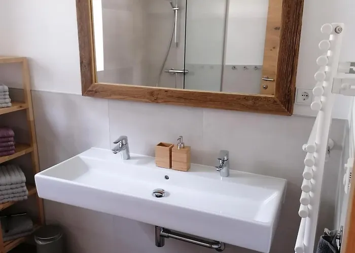 Berghaus Martin * نيوستيف ام ستوبيتا